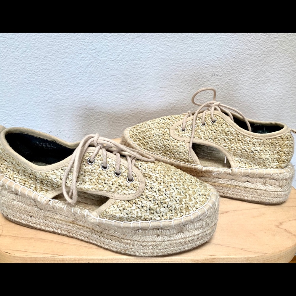 Rattan platform shoe